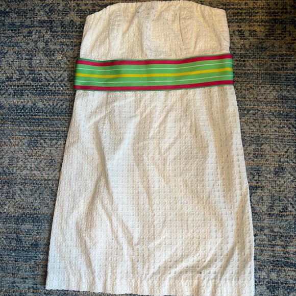 Vineyard Vines Dresses & Skirts - Vineyard Vines Eyelet Strapless Dress with Ribbon - Size 6 NWOT